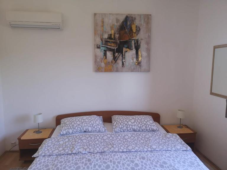 Nina Apartma